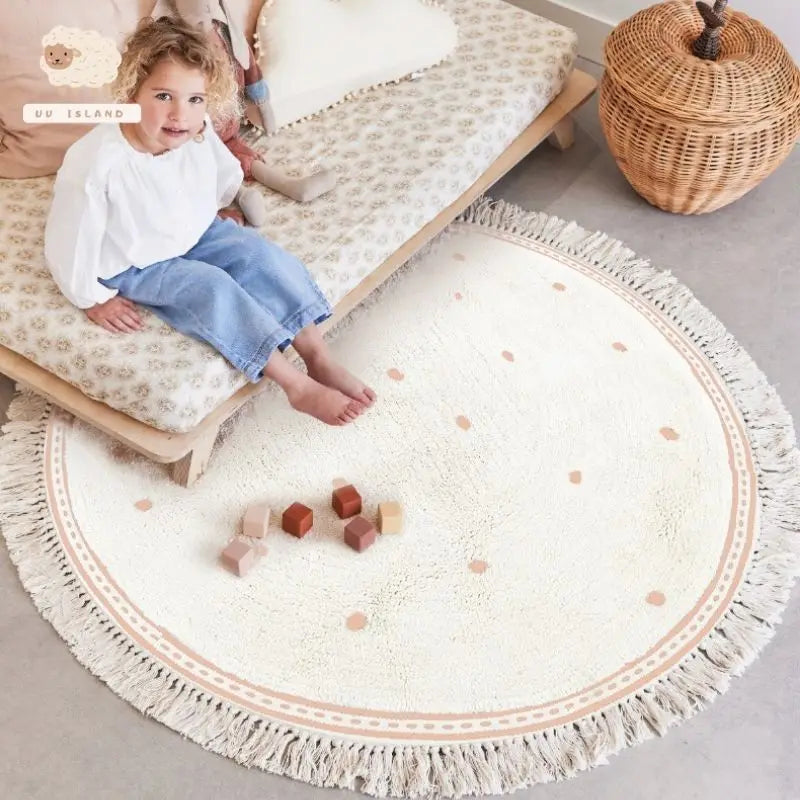 Fluffy White Round Rug With Tassels